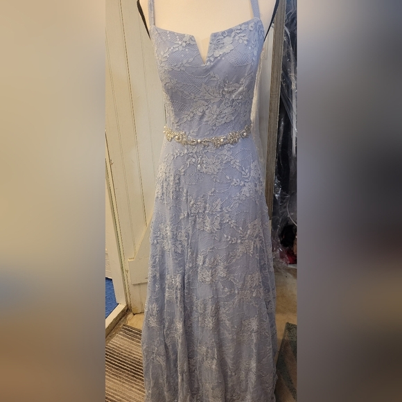 Elegant Blue Floral Maxi Dress - Picture 3 of 10